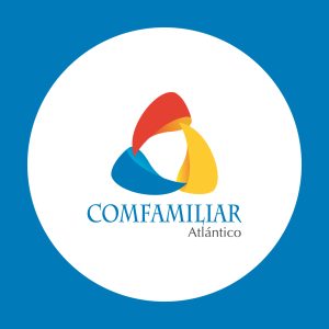 LogoComfamiliar Atlántico, compuesto por tres formas en rojo, azul y amarillo, sobre un fondo blanco circular y rodeado de un fondo azul.